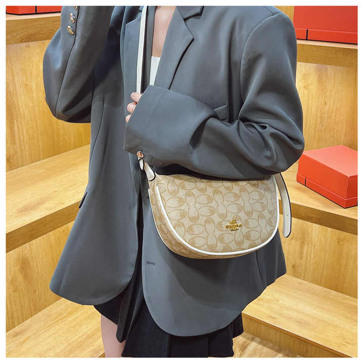 Luxury designer women's handbags from famous brands حقائب يد نسائية بتصميم فاخر من العلامات التجارية الشهيرة