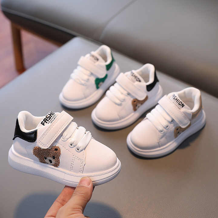 أحذية رياضية جديدة عالية الجودة . New high quality sneakers