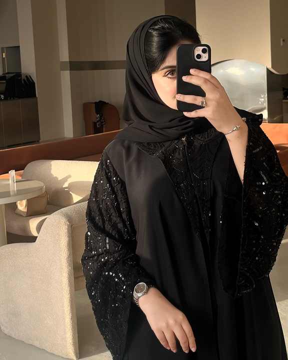 عباية سودا فاخرة