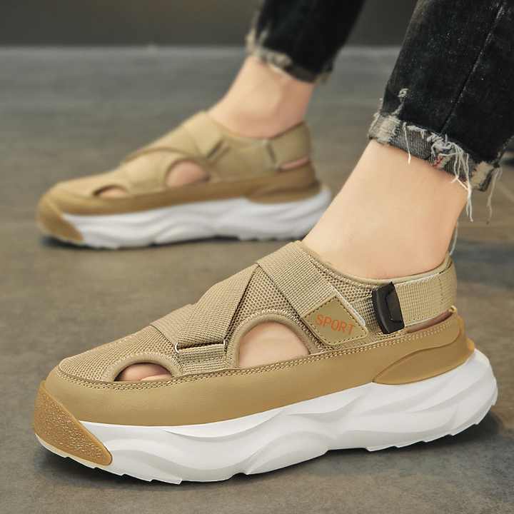Fashionable men's beach sandals