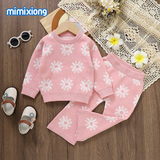 بلوزات وسراويل بنات