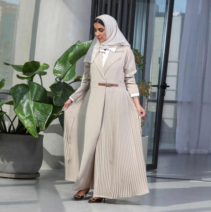 عباية ملونة متواضعة