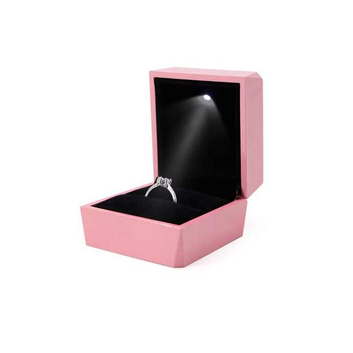 LED مضاءة قلادة حلقة القرط هدية مربع الزفاف . LED Lighted Necklace Ring Earring Gift Box Wedding