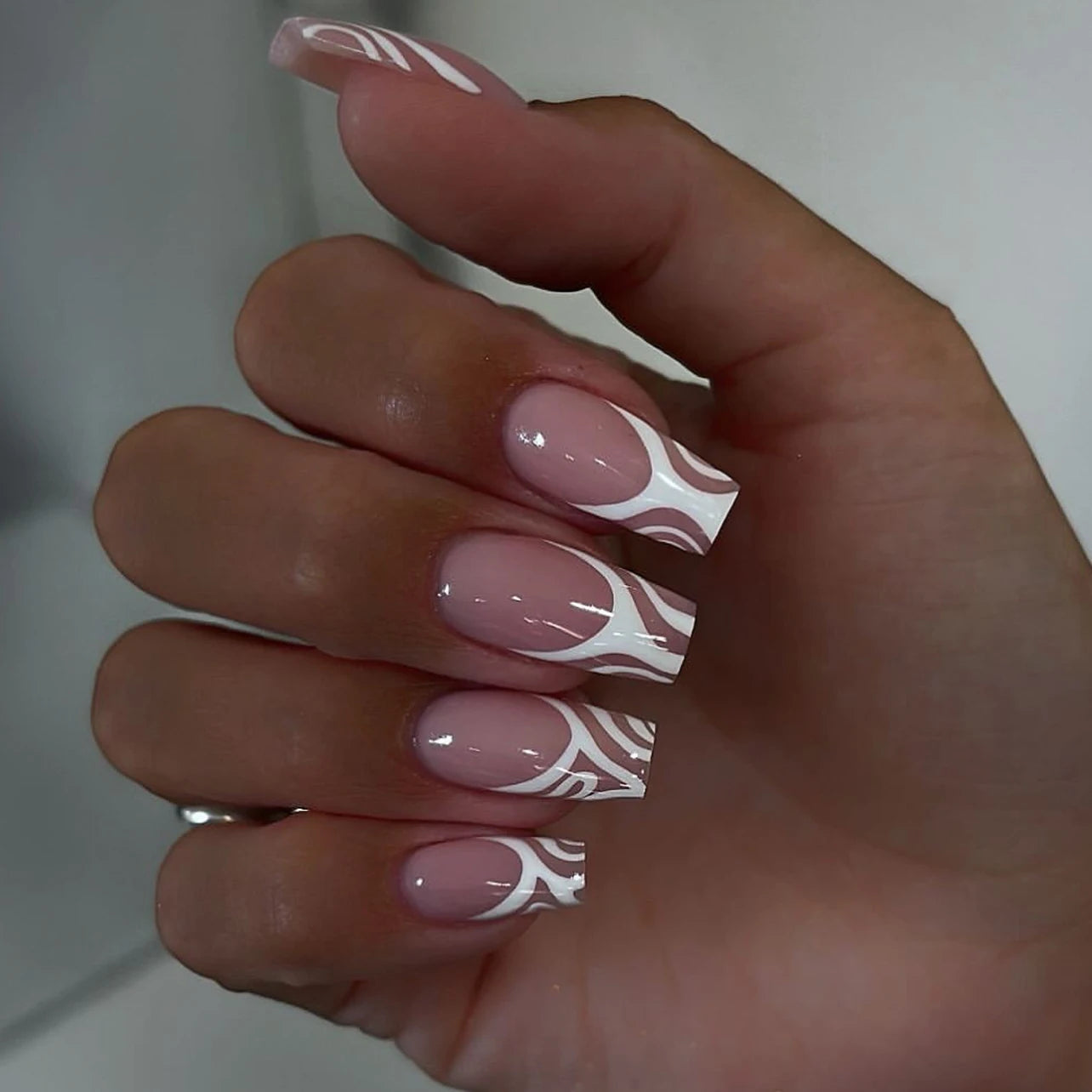 أظافر اللوز القصيرة - Nail