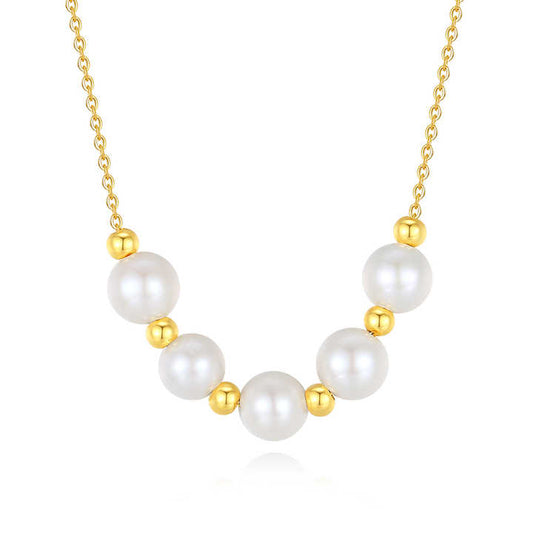 قلادة من اللؤلؤ المائي العذب