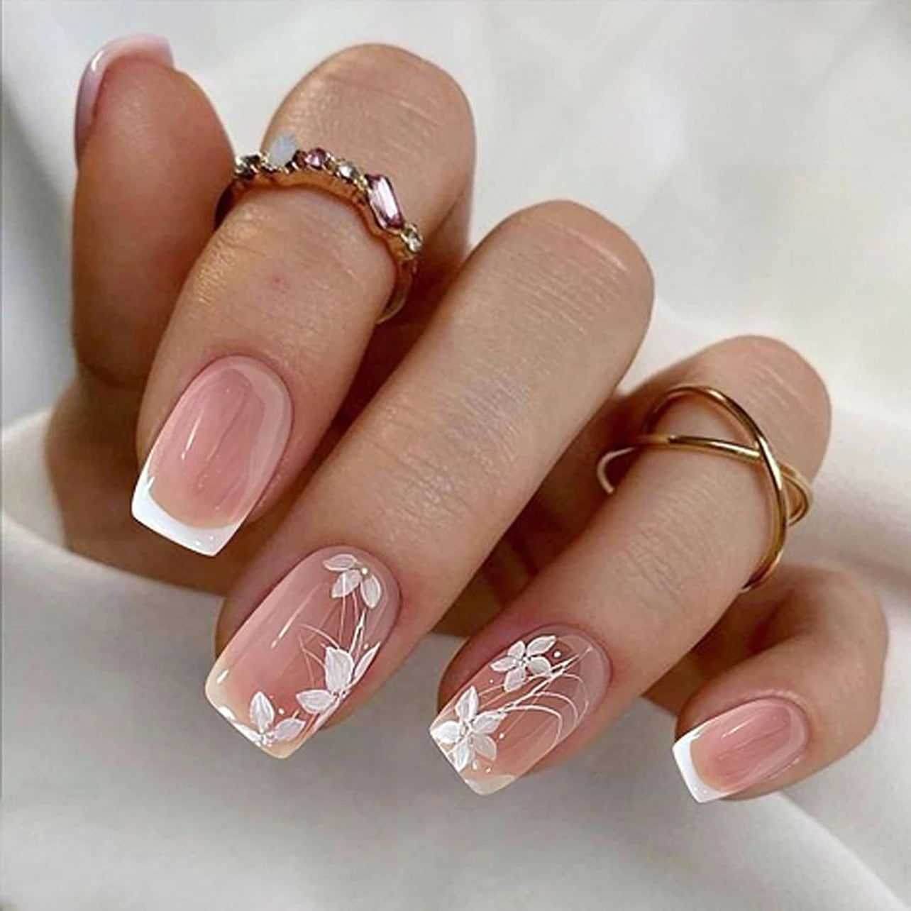 Short square fingernails