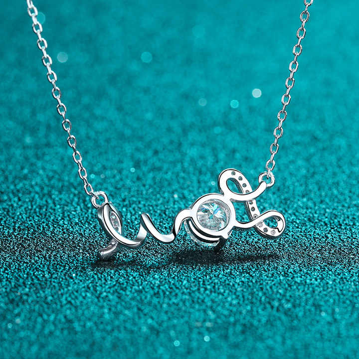 Classic women's necklace