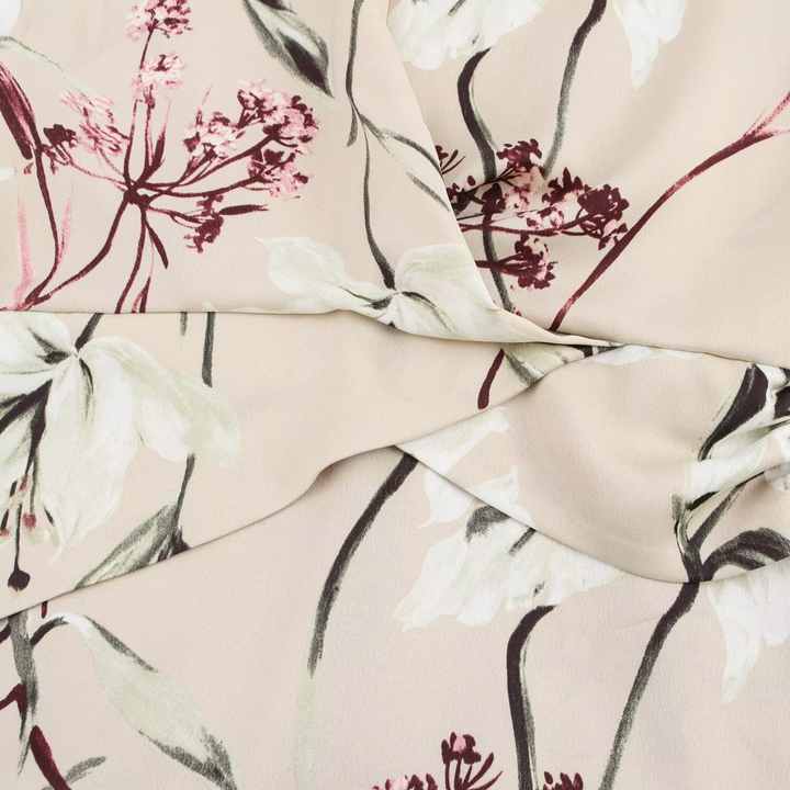 فستان نسائي طويلة بتصميم انيق