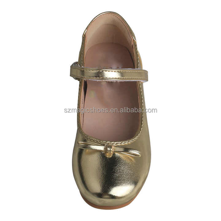 أحذية مسطحة