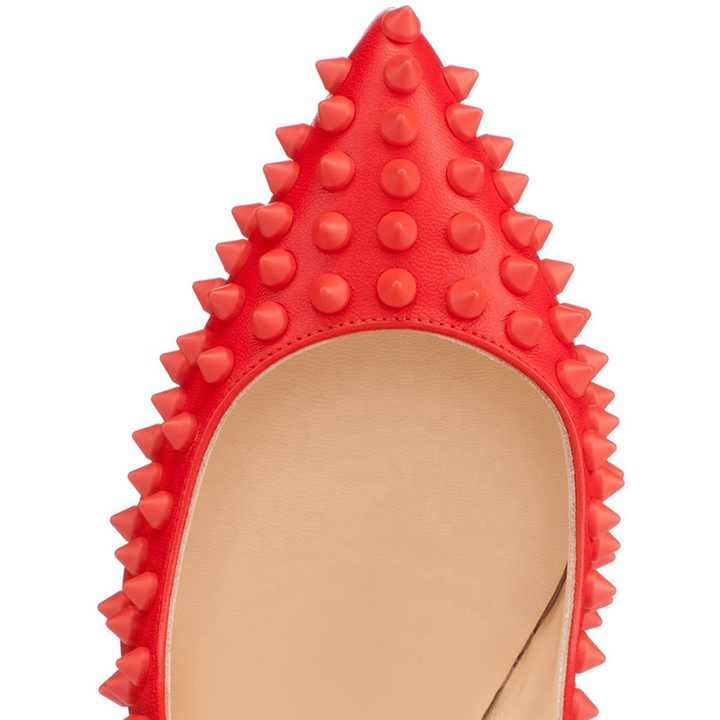 Black patent leather pointed toe pumps