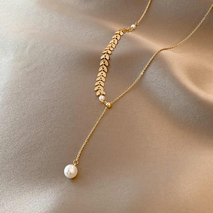Pearl leaf necklace