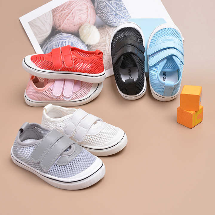 New fashion kids sneakers . موضة جديدة أحذية رياضية للأطفال
