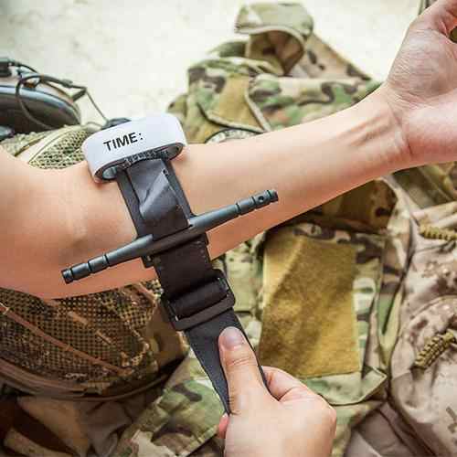 حقيبة أدوات الإسعافات الأولية المحمولة - Portable Outdoor First Aid Kit Bag with Axe