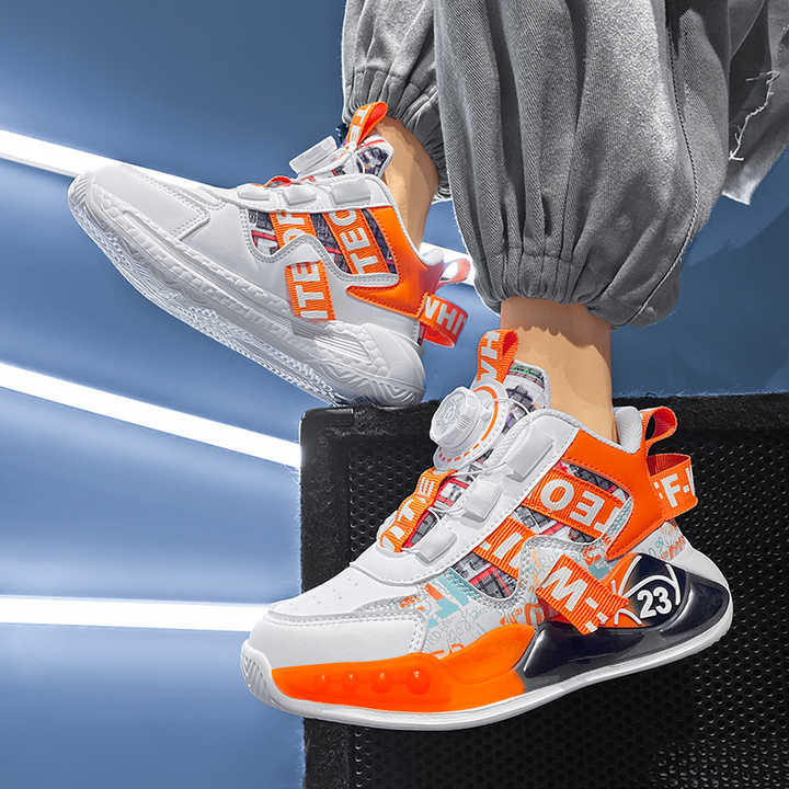 New fashion kids sneakers . موضة جديدة أحذية رياضية للأطفال