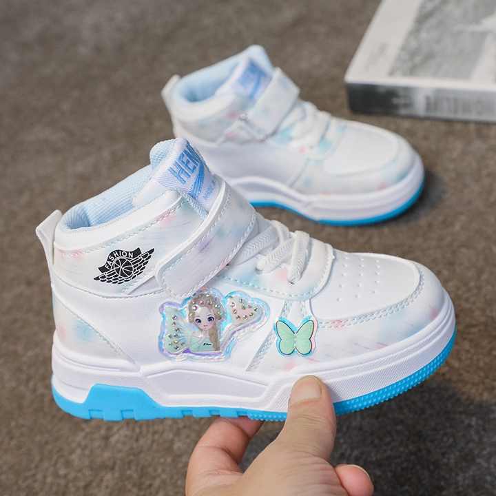 أحذية رياضية عالية الجودة للأولاد للربيع والخريف . High-quality boys' sports shoes for sp