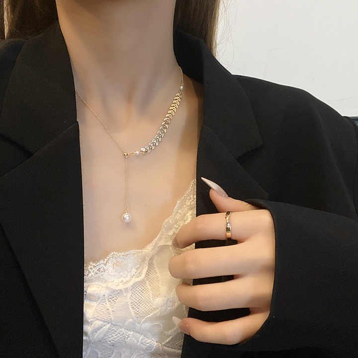 Pearl leaf necklace