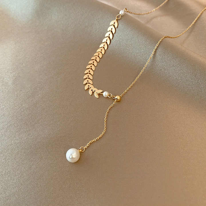 Pearl leaf necklace