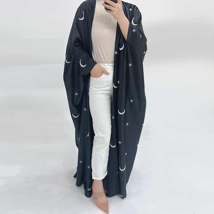 عبايات نسائيه انيقه ملونة