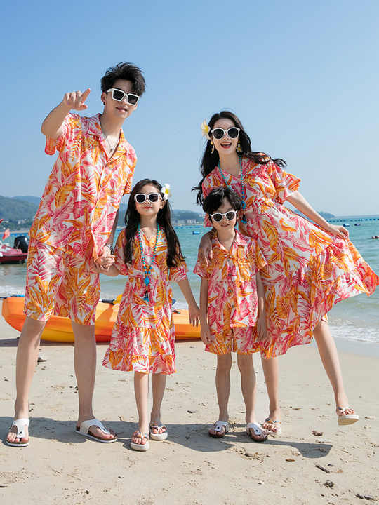 ملابس متناسقة للعطلة العائلية Matching Outfits for Family Holiday