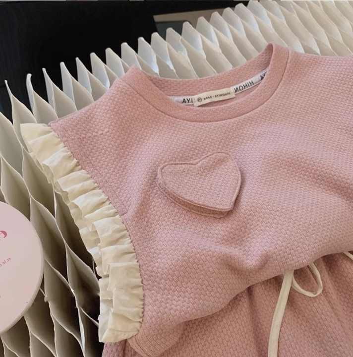 مجموعة ملابس صيفية جديدة للأم وابنتها  - الأم والبنت