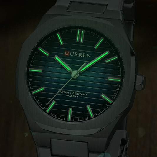 ساعة والعملية من الفولاذ