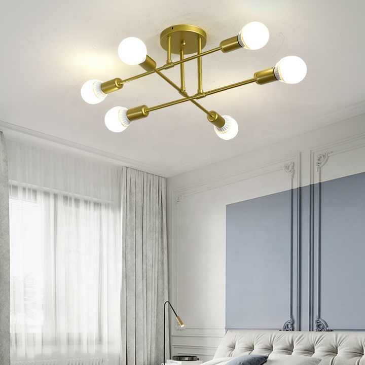 مصباح سقف بسيط عتيق بستة رؤوس مصباح . Simple antique six-head ceiling lamp molecular