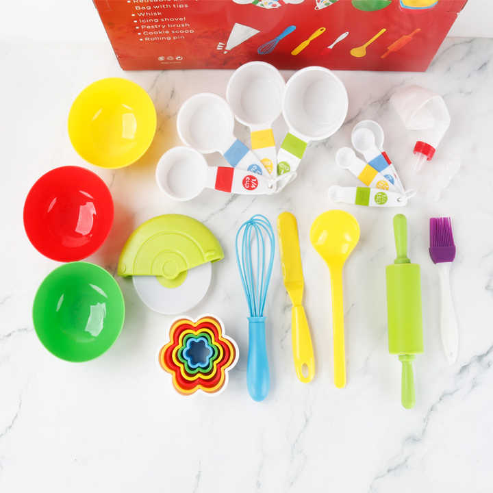 Pastry bag, molds and baking tools