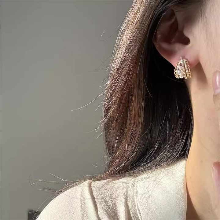 Necklace and earrings for women