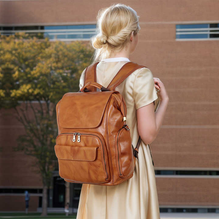 حقيبة ظهر نسائية مخصصة من الجلد الطبيعي