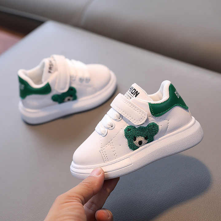 أحذية رياضية جديدة عالية الجودة . New high quality sneakers