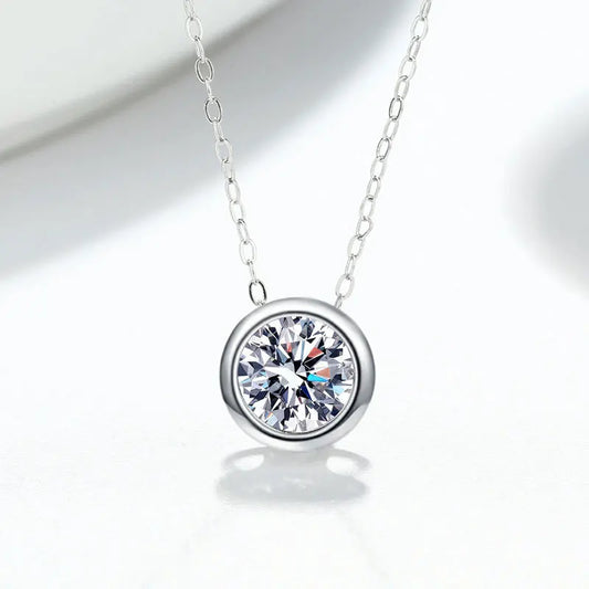 قلادة من الفضة الإسترلينية