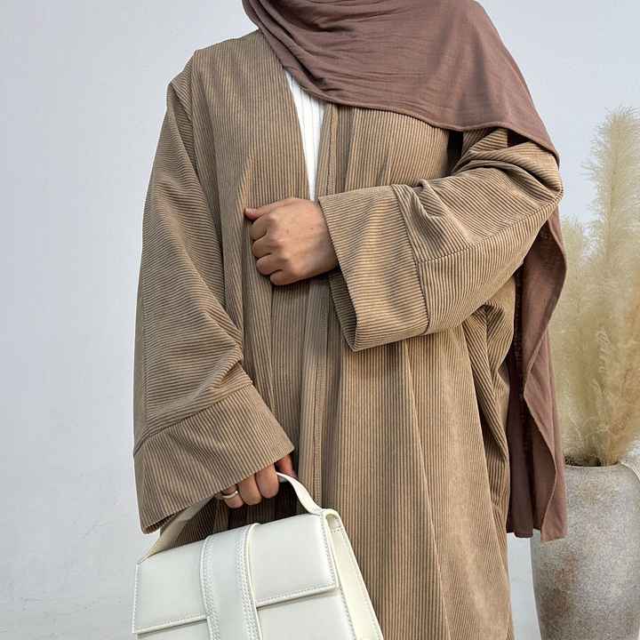 عبايات ملونة انيقه و فاخره