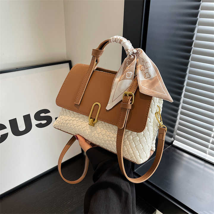 حقائب يد من الجلد الصناعي