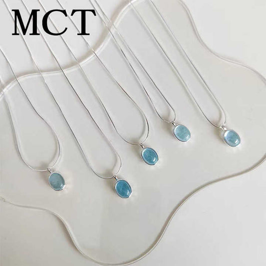 قلادة بيضاوية