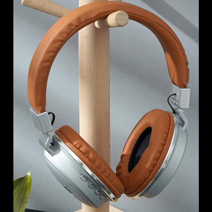 headphones . سماعات