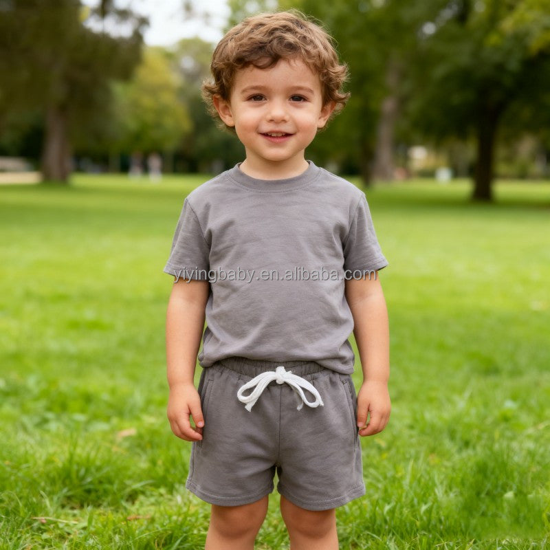 مجموعات ملابس صيفية للأولاد الصغار