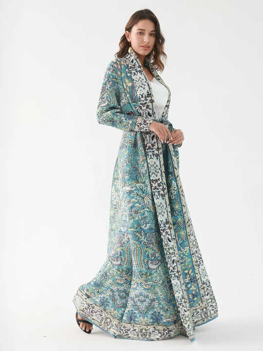 عبايات ملونة طلعات