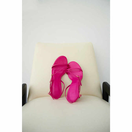 كعب نسائي مثير