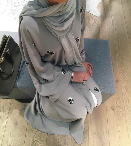 عبايات نسائيه عصريه و انيقه - Elegant and modern women's abayas