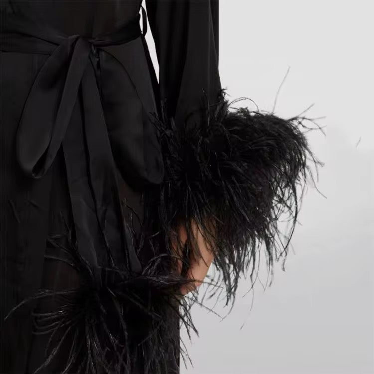 ملابس نوم نسائية من ريش النعام