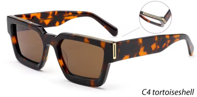 Luxury and classic women's glasses