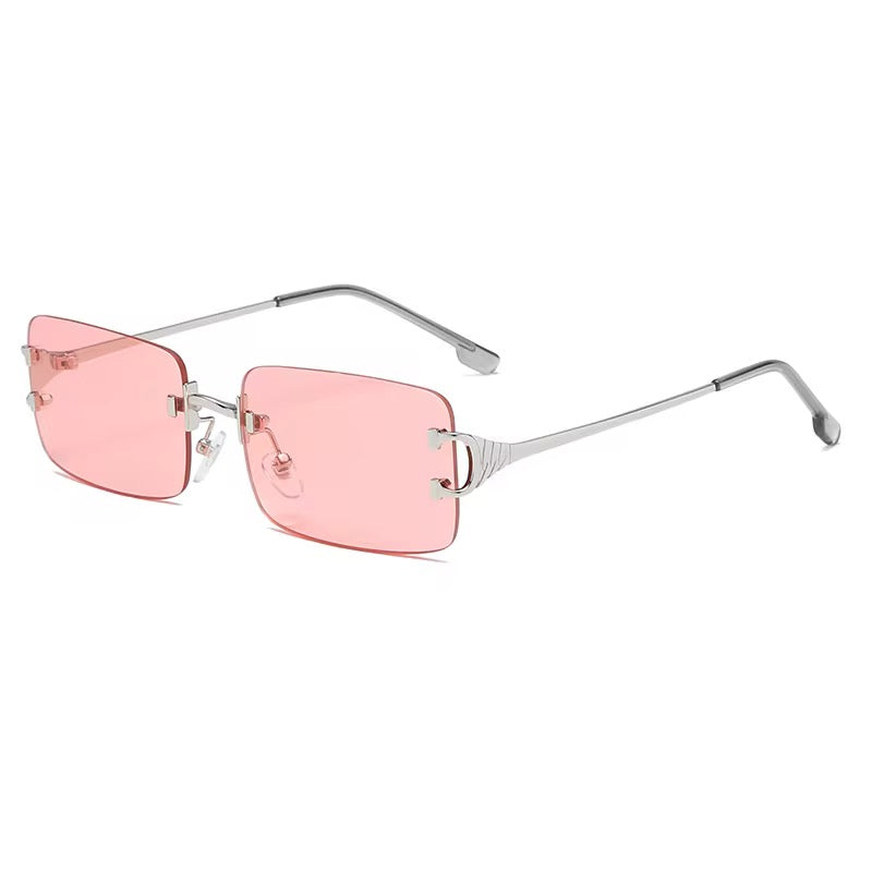Luxury and classic women's glasses