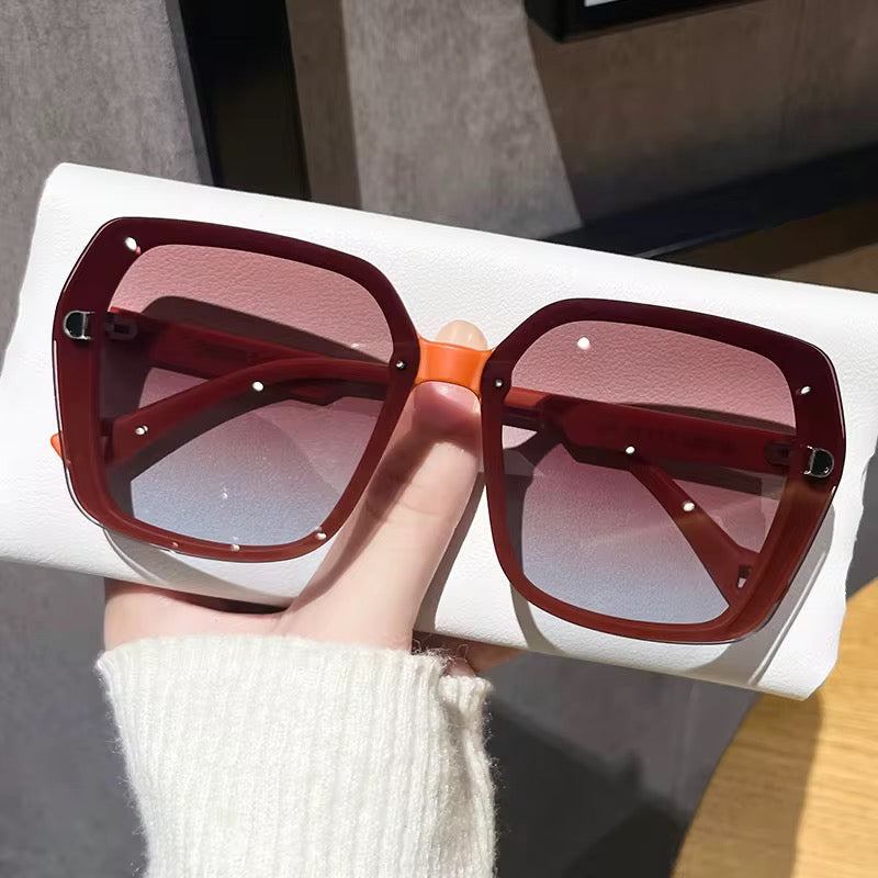 نظارات نسائيه شمسيه عصريه و فاخره - Modern and luxurious women's sunglasses