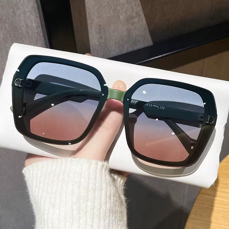 نظارات نسائيه شمسيه عصريه و فاخره - Modern and luxurious women's sunglasses