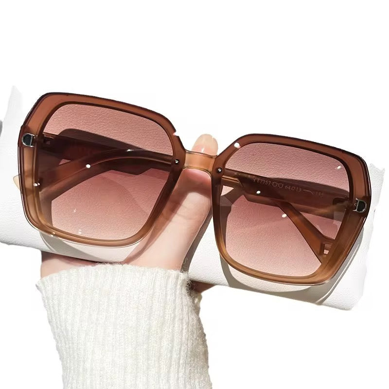 نظارات نسائيه شمسيه عصريه و فاخره - Modern and luxurious women's sunglasses