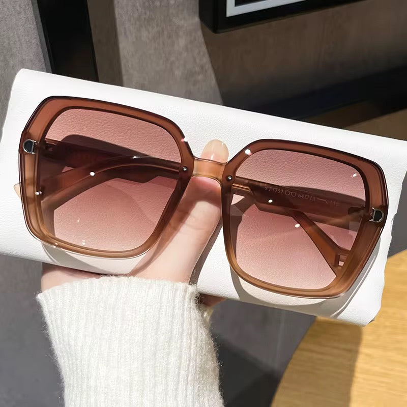 نظارات نسائيه شمسيه عصريه و فاخره - Modern and luxurious women's sunglasses