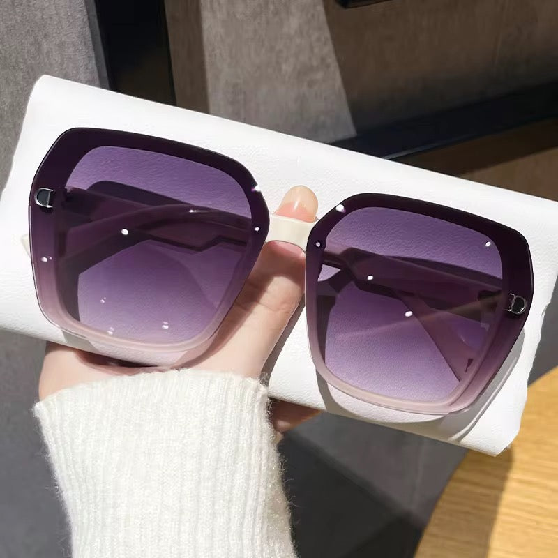 نظارات نسائيه شمسيه عصريه و فاخره - Modern and luxurious women's sunglasses