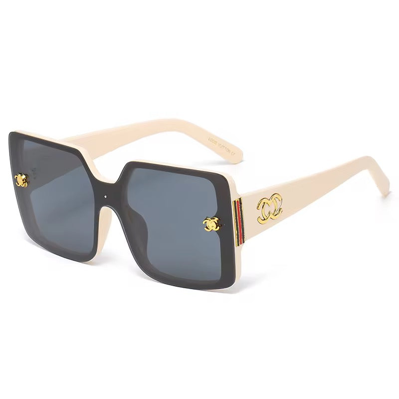 نظارات شمسيه للسيدات عصريه و كلاسيكيه - Modern and classic women's sunglasses