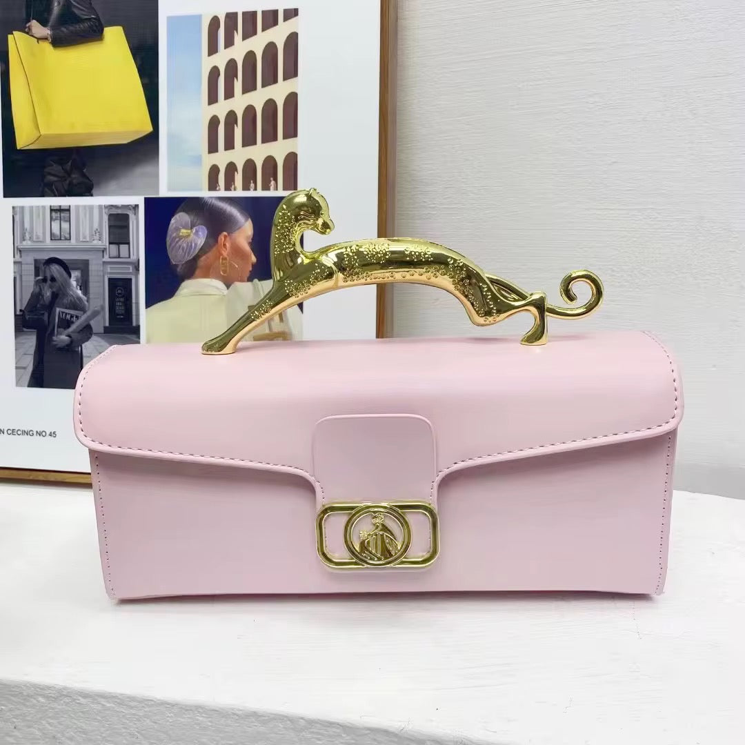 New and trendy women's handbag