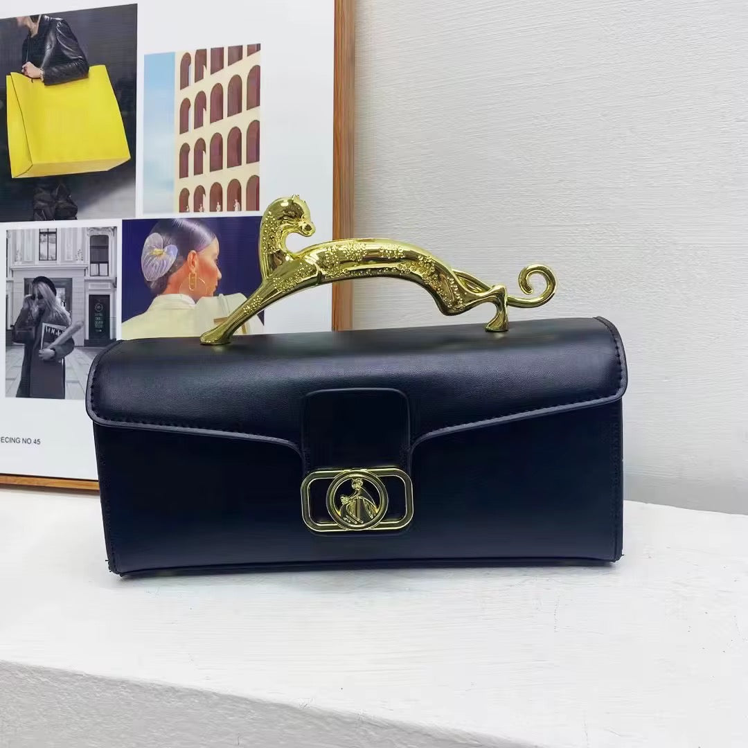New and trendy women's handbag
